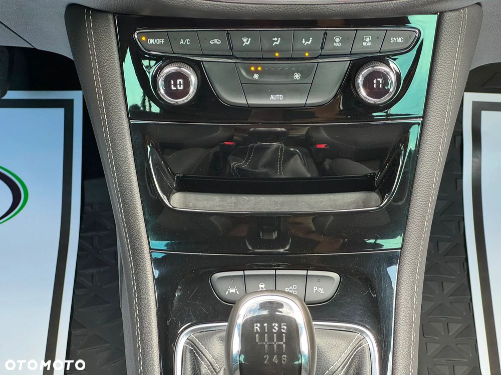 Opel Astra 1.4 T Dynamic S&S - 14