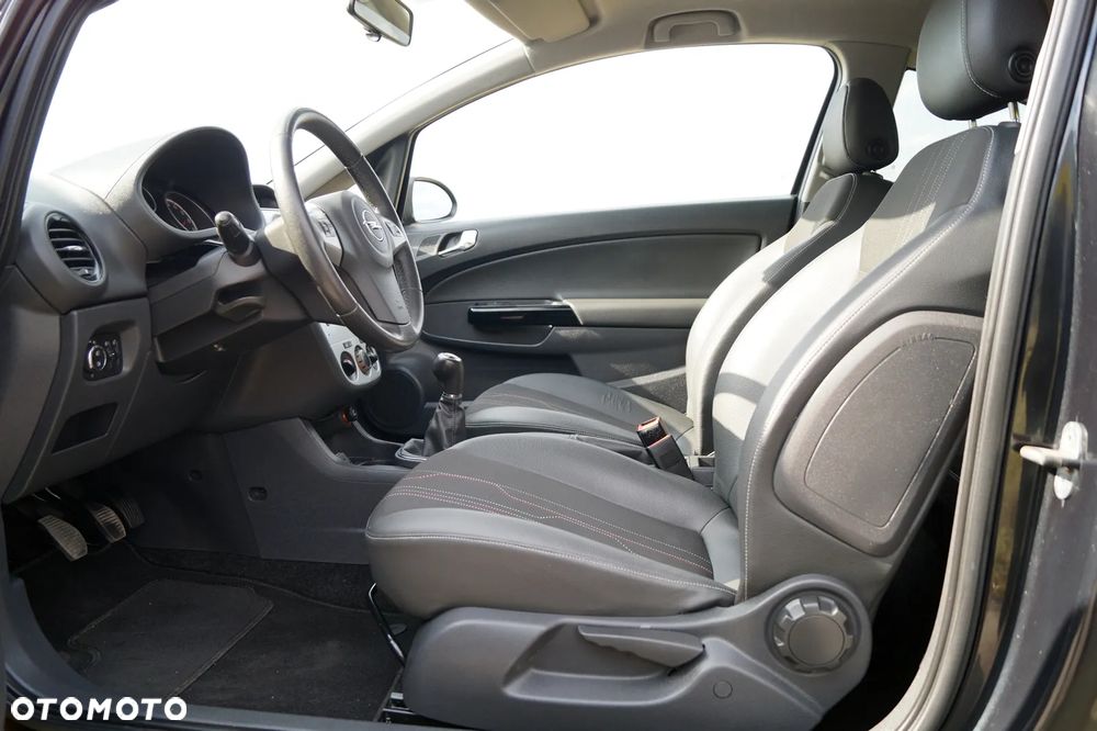 Opel Corsa 1.4 16V Cosmo - 15