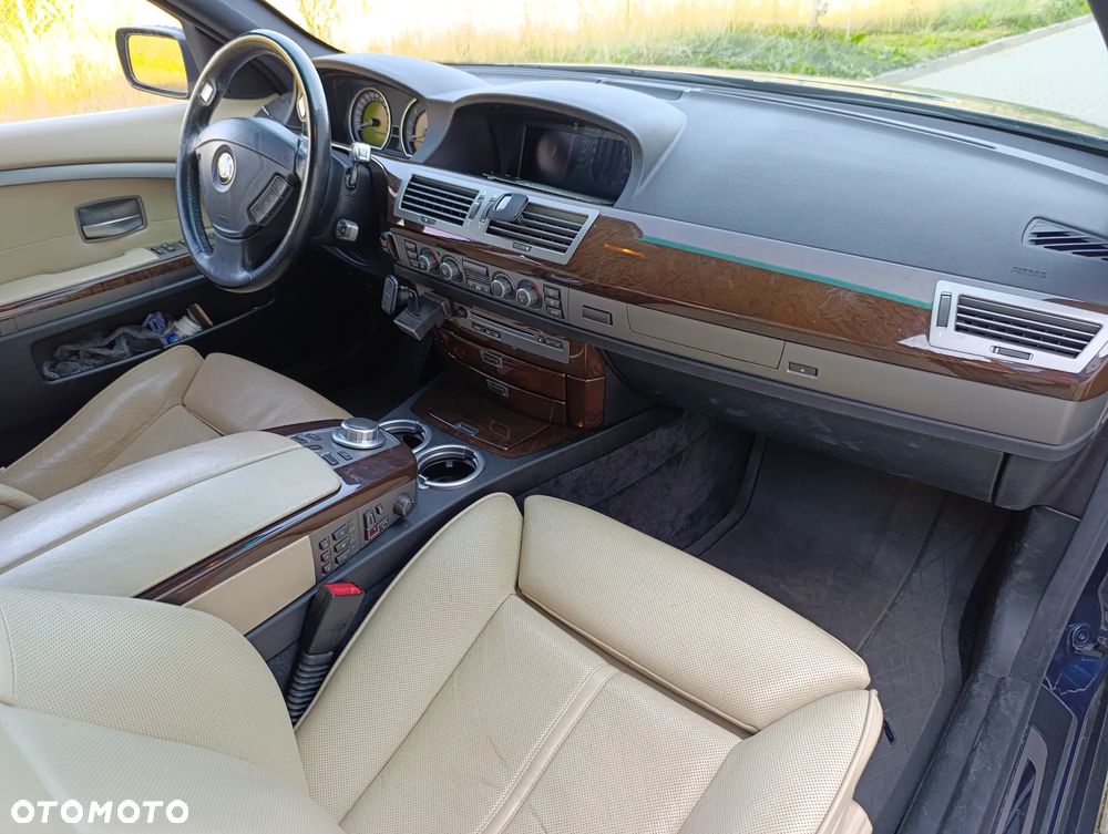 BMW Seria 7 740i - 8