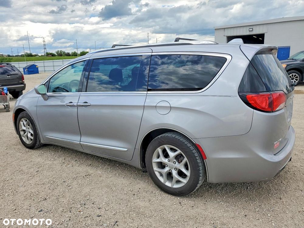 Chrysler Pacifica - 3