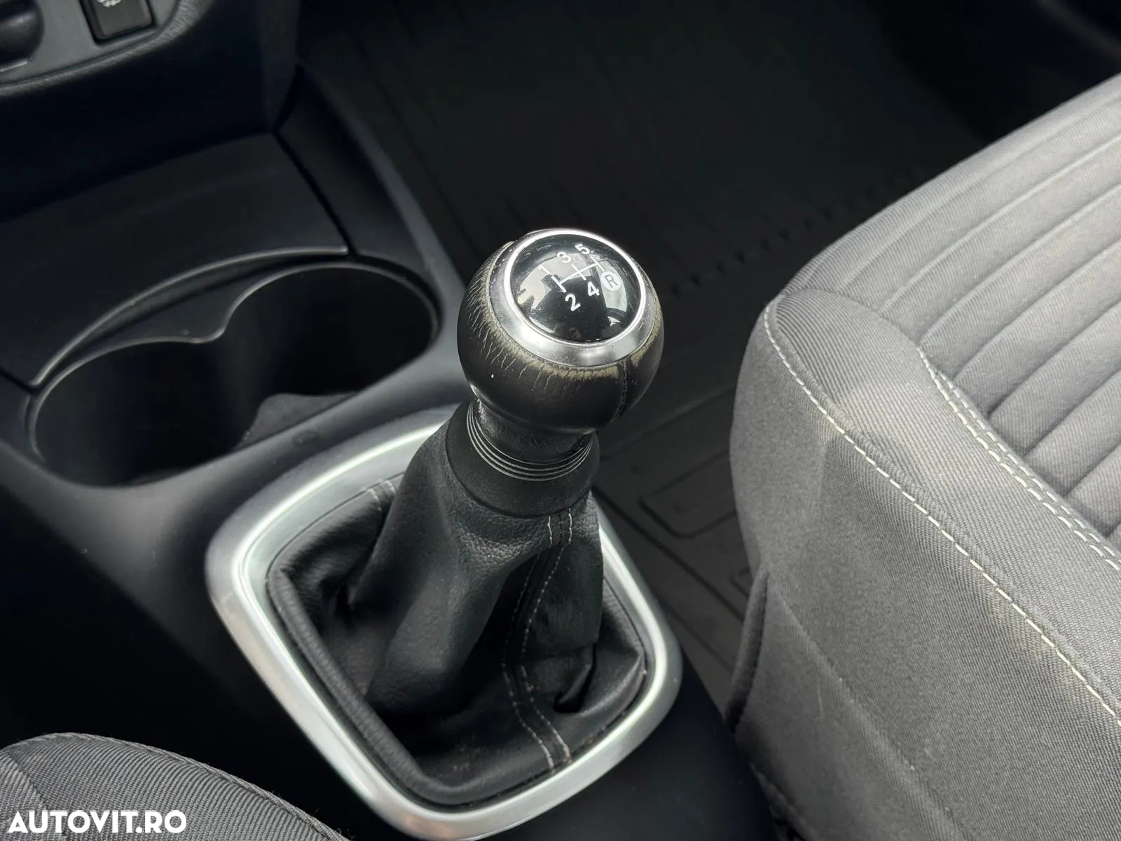 Toyota Yaris 1.0 L Eco - 28