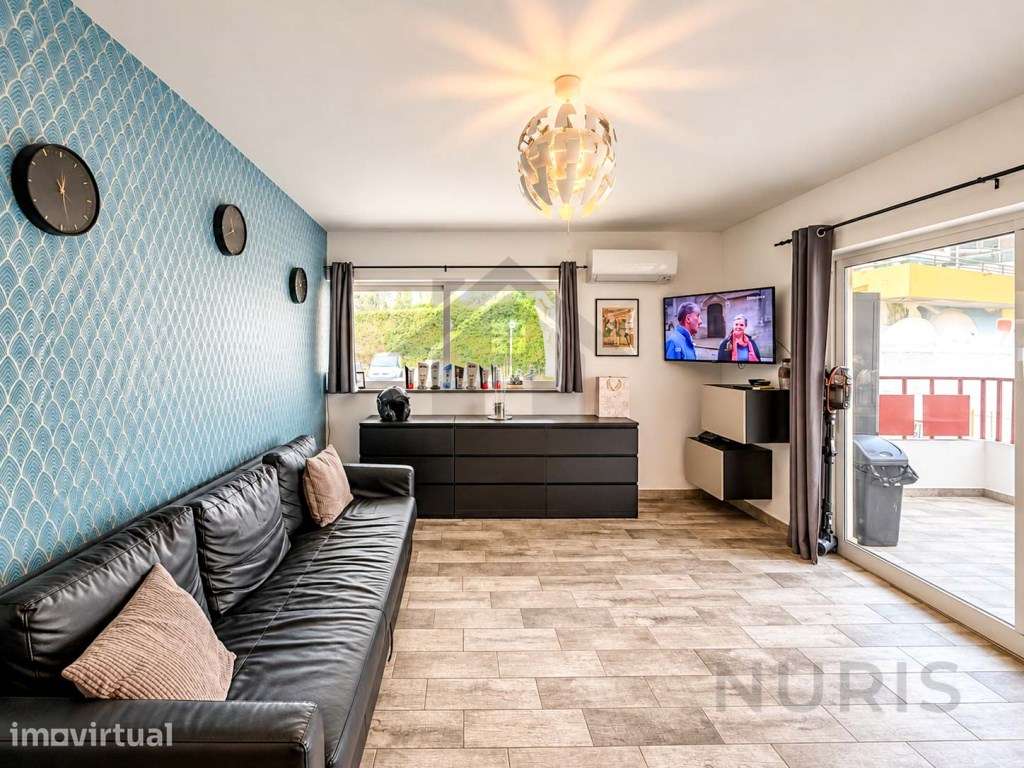 Apartamento T1+1 Renovado para venda na Praia da Rocha - Grande imagem: 2/18