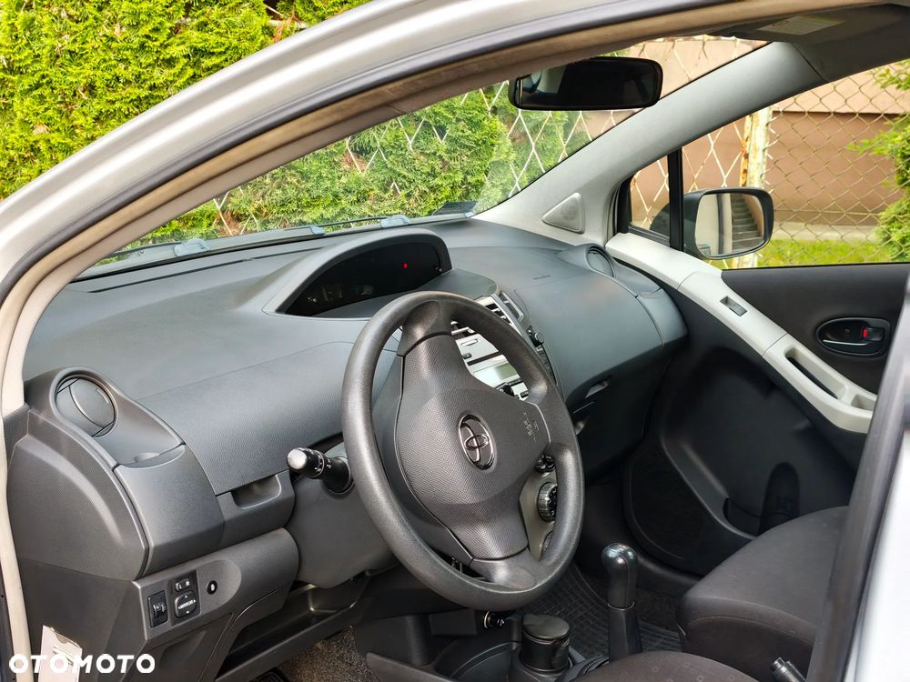Toyota Yaris 1.0 Luna A/C - 16