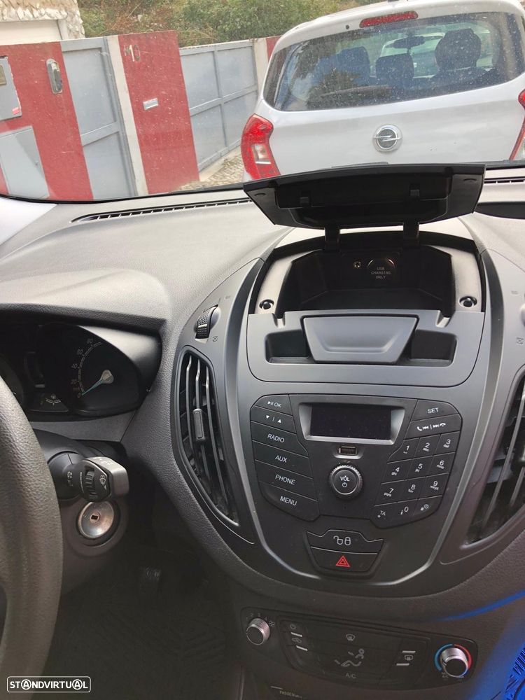 Ford Tourneo Courier 1.0 EcoBoost Ambiente - 4