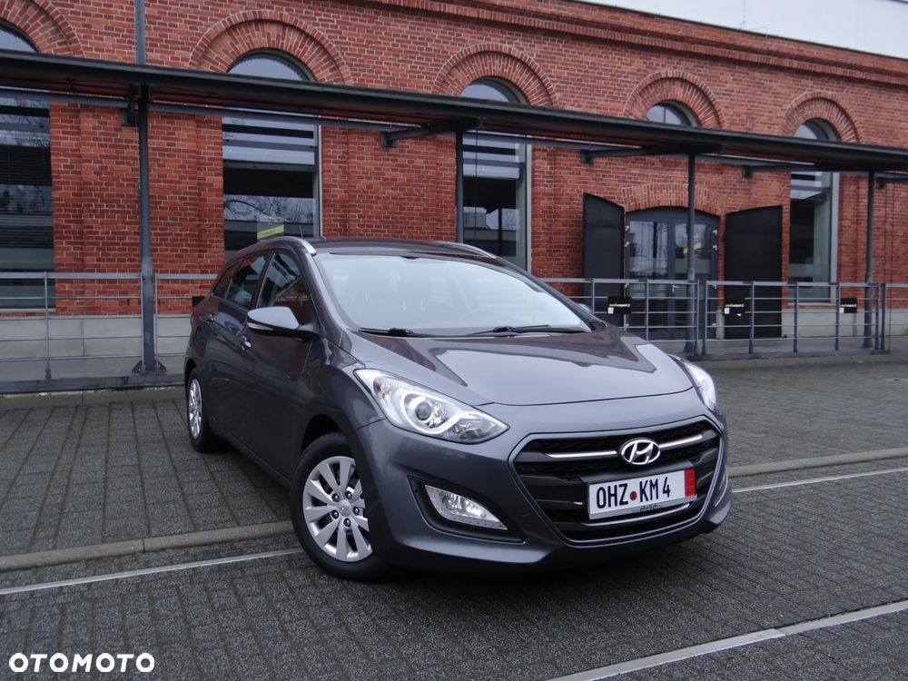 Hyundai i30 blue Kombi 1.6 CRDi Classic Navigation - 1