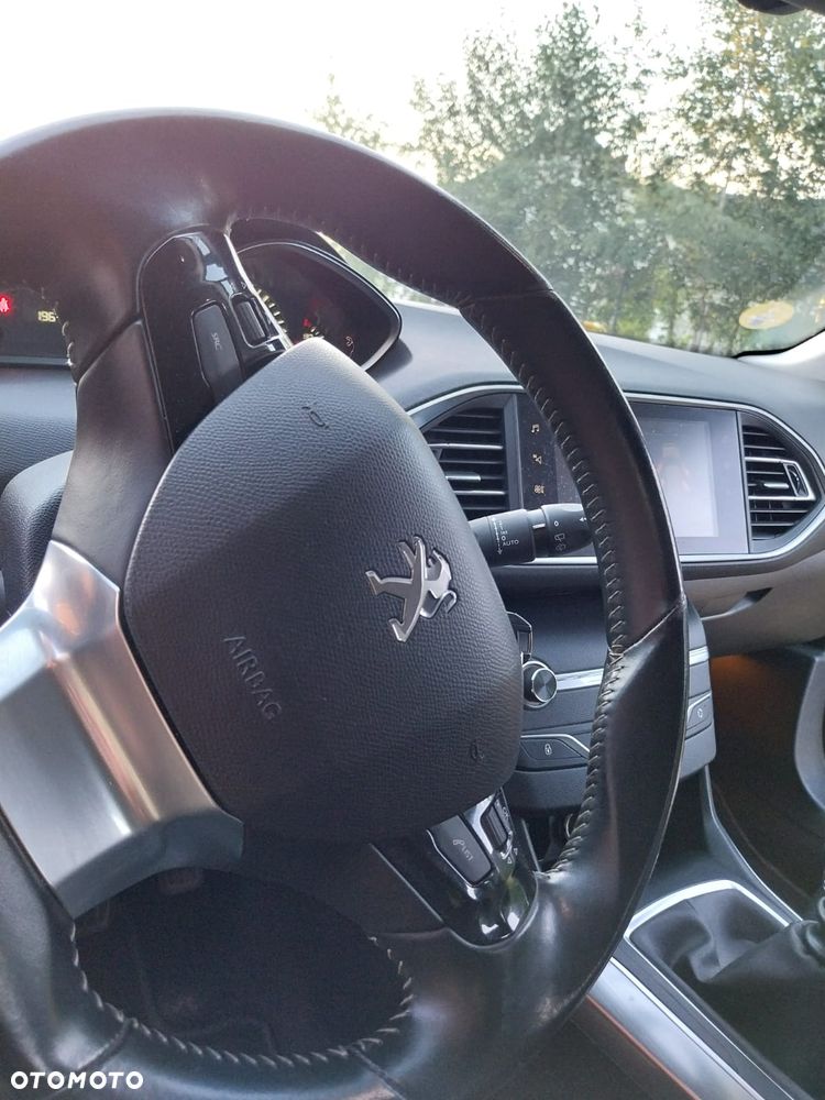 Peugeot 308 BlueHDi 130 Stop & Start Allure Business-Paket - 27