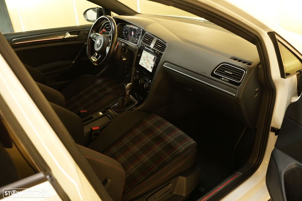 VW Golf 2.0 TSI GTI DSG - 19