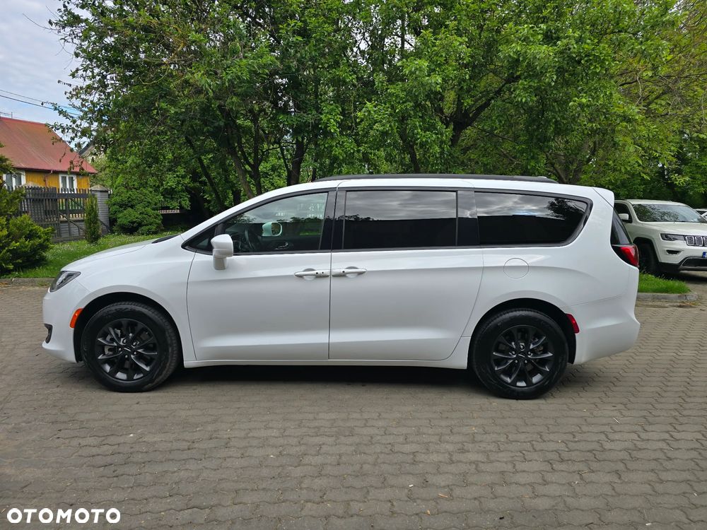 Chrysler Pacifica - 33