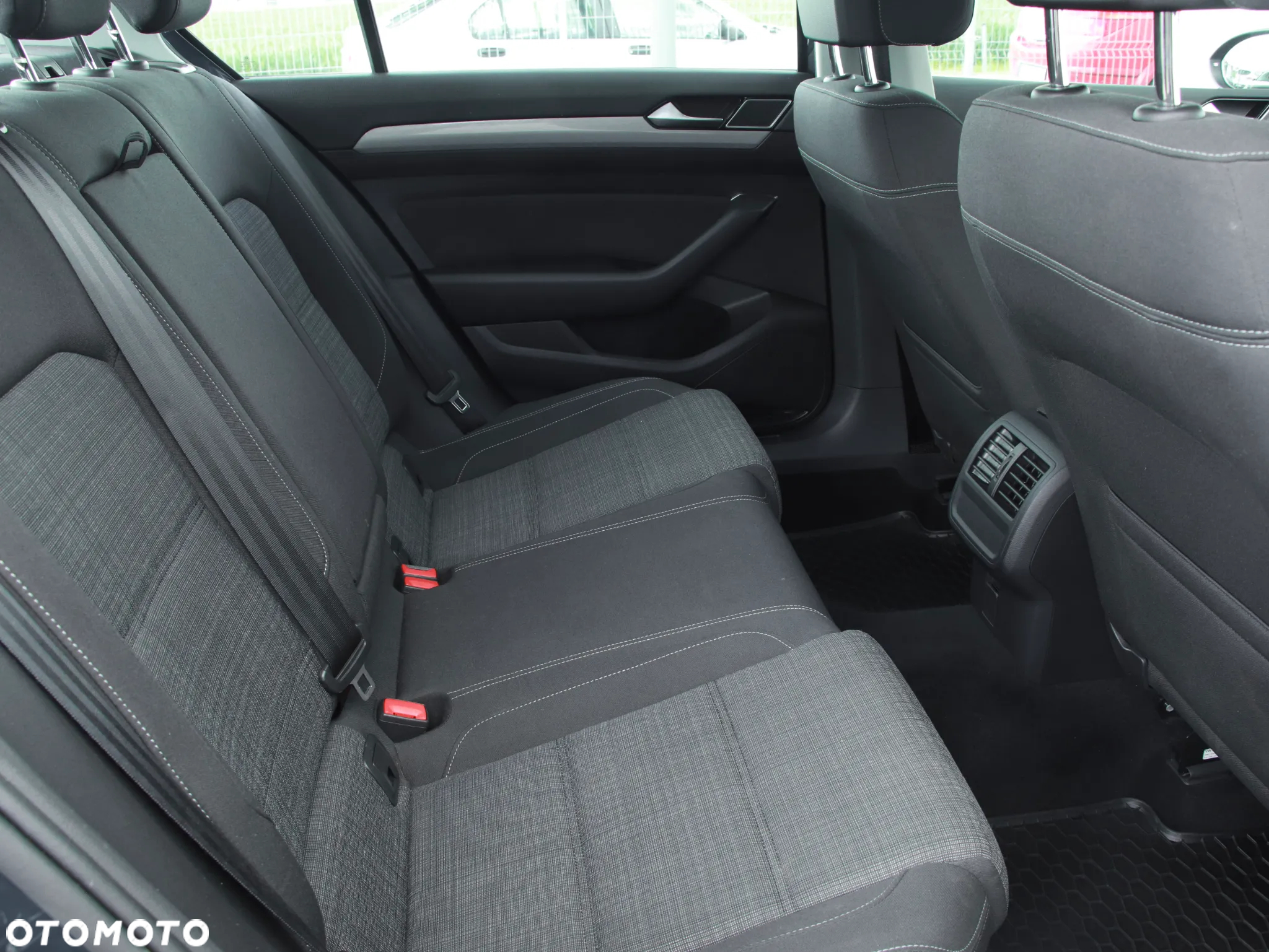 Volkswagen Passat 1.5 TSI EVO Business - 13