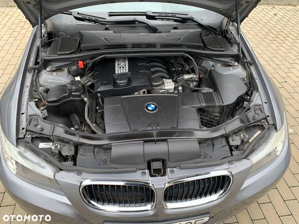 BMW Seria 3 318i - 21