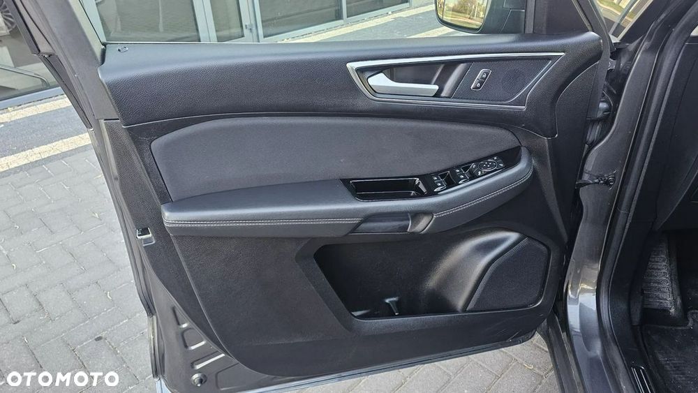 Ford S-Max - 11