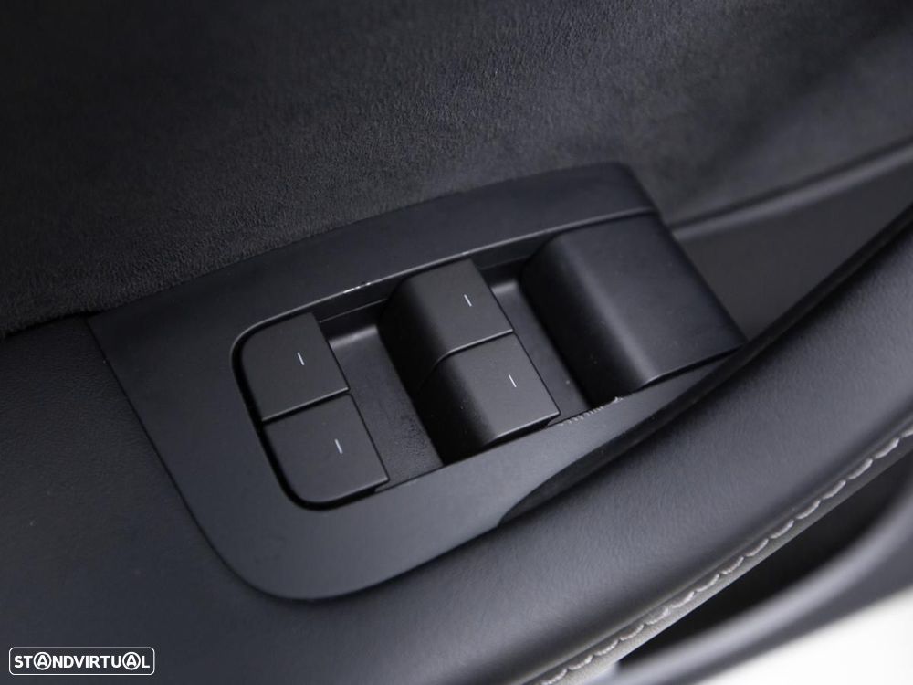 Tesla Model Y Performance Dual Motor AWD - 18