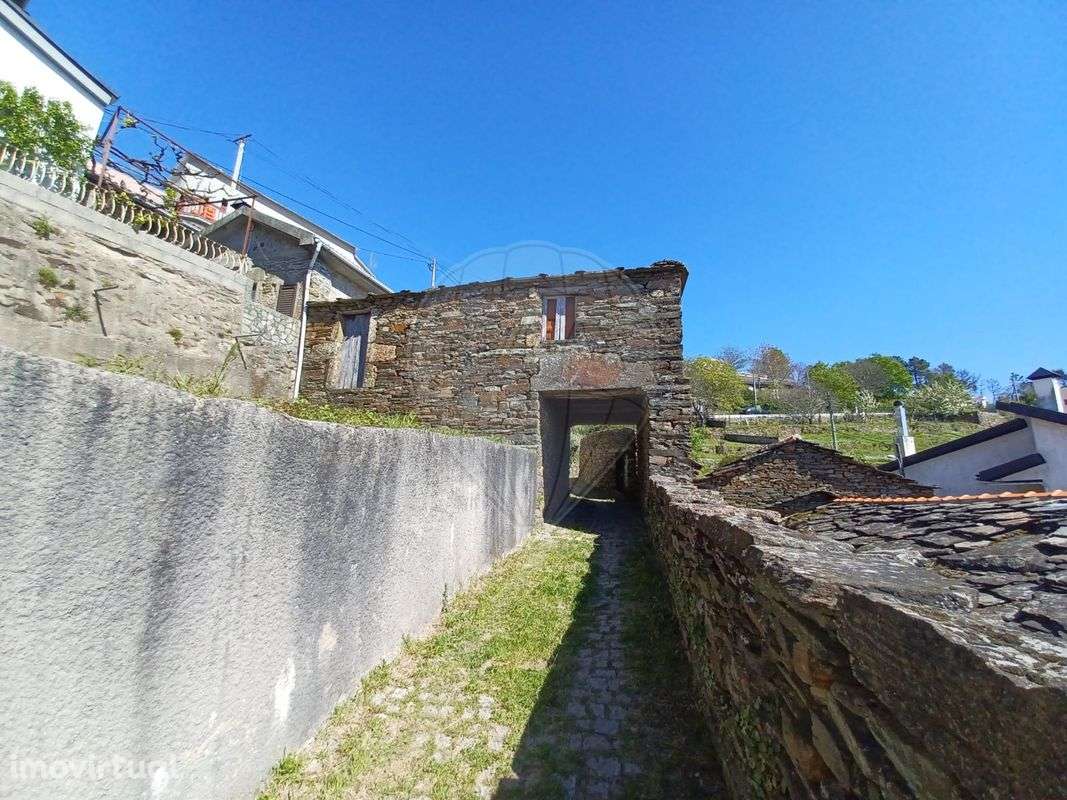 Moradia T2 para venda - Grande imagem: 3/9