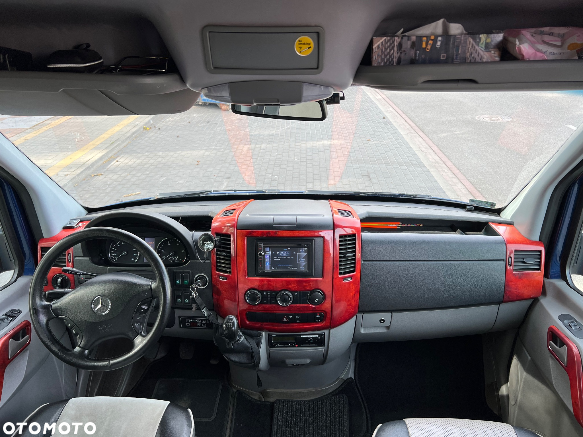 Mercedes-Benz Sprinter - 14