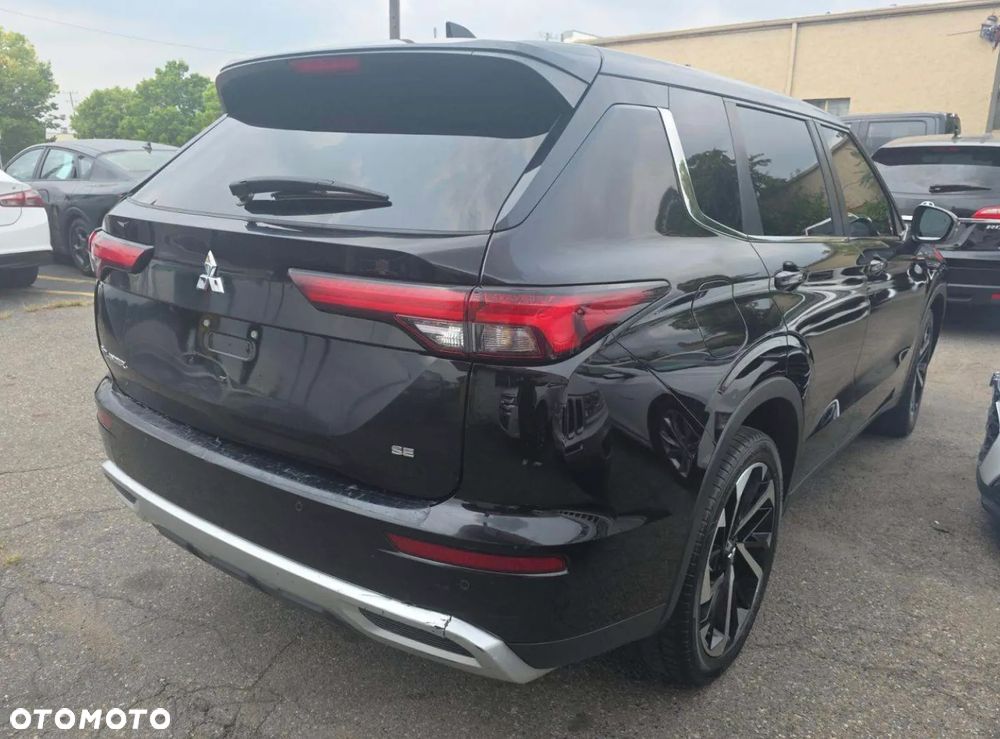 Mitsubishi Outlander - 4