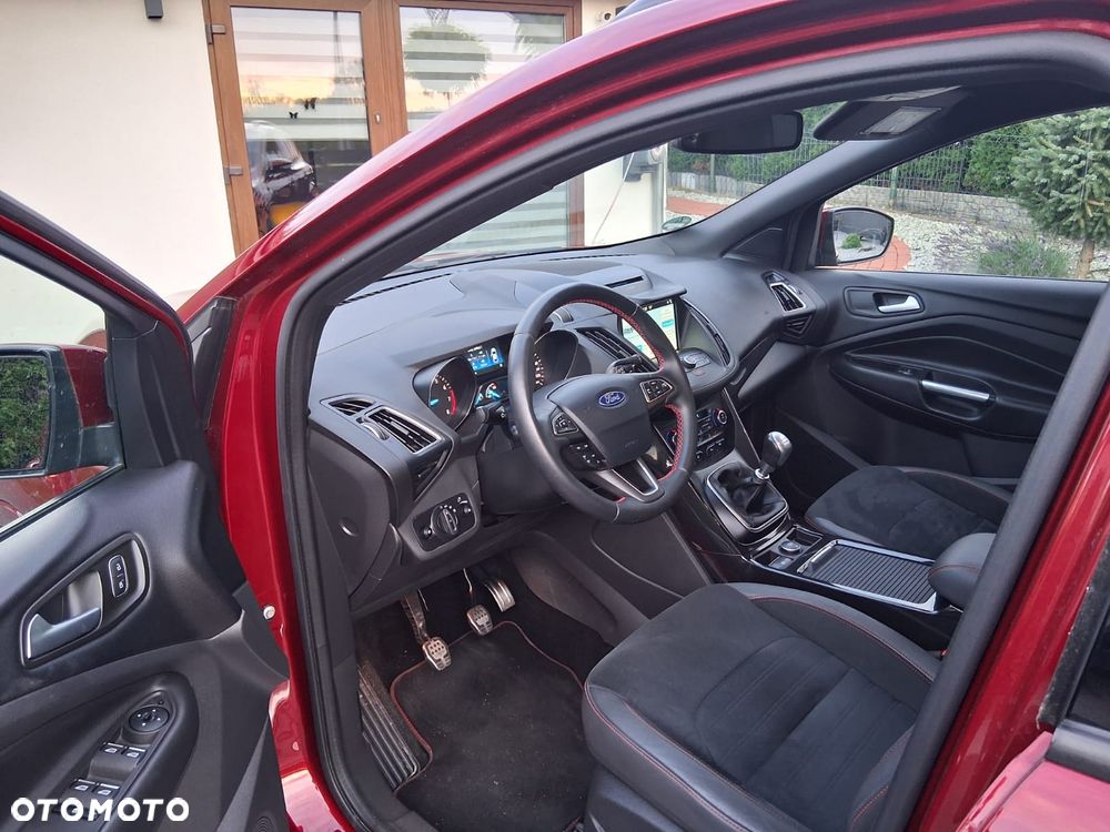 Ford Kuga 1.5 EcoBoost 2x4 ST-Line - 6