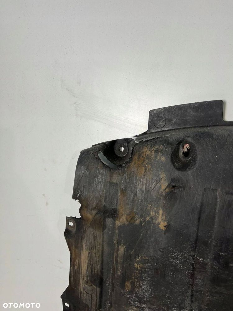 8J8825237A Osłona pod silnik Audi TT TTS Mk2 2011 - 11