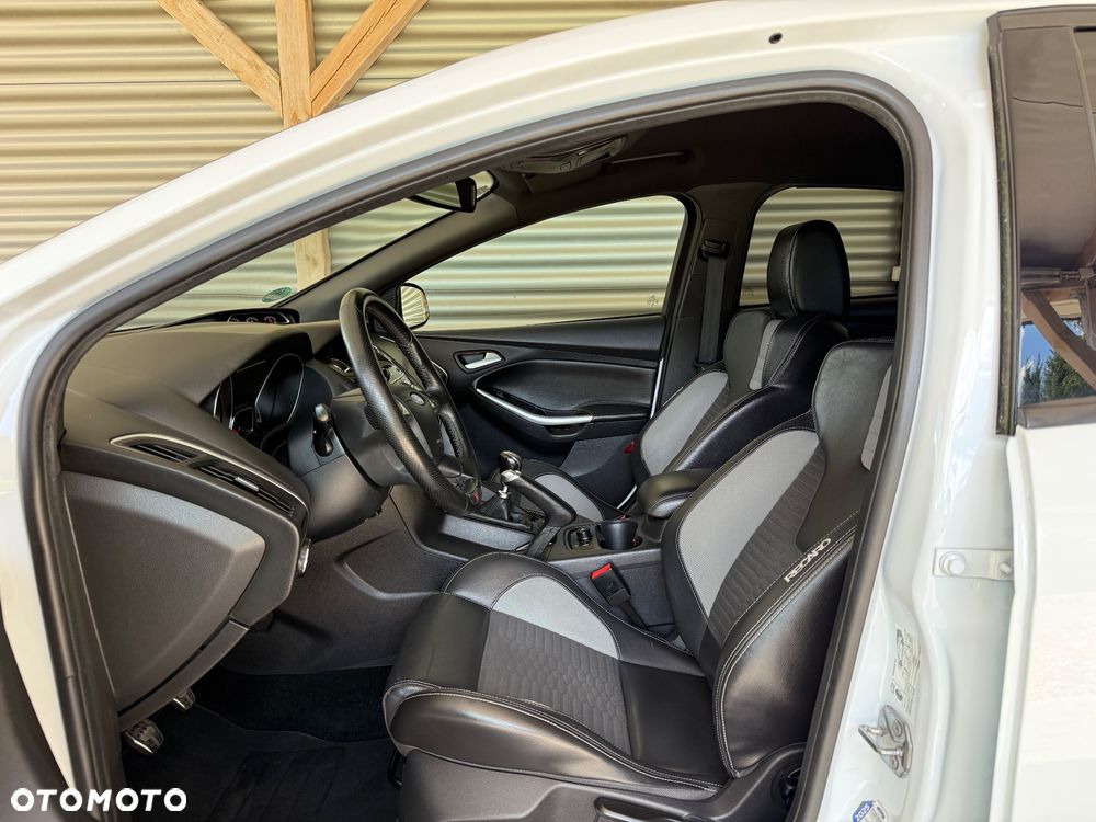 Ford Focus 2.0 EcoBoost ST mit Leder-Exclusiv-Paket - 24