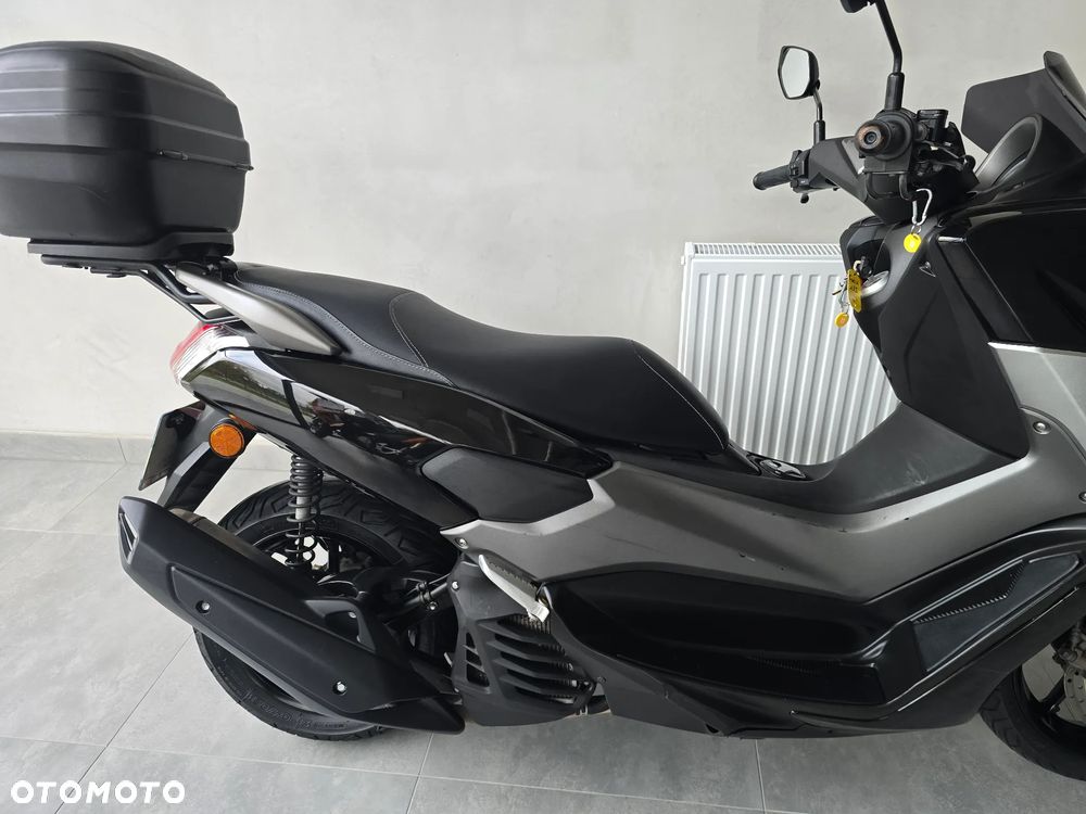 Yamaha NMAX - 25