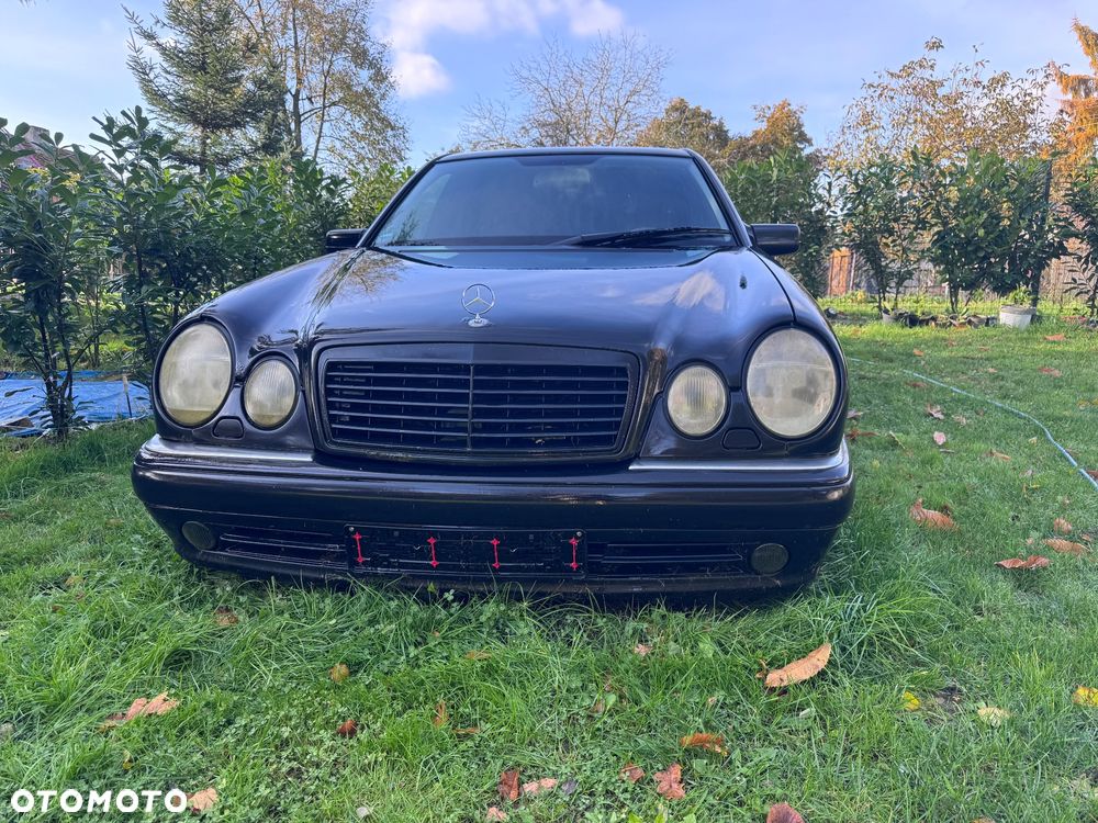 Mercedes-Benz Klasa E 55 AMG - 4