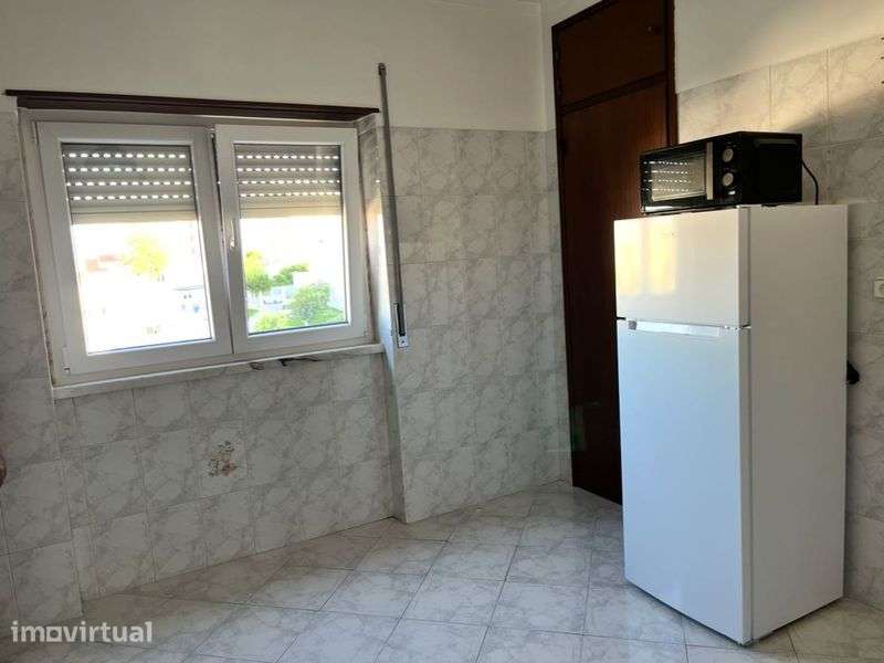 Apartamento T1 MOBILADO para arrendamento no Feijó - Grande imagem: 3/7