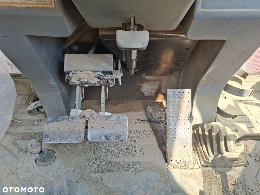 Caterpillar 428 C 4X4 - 12