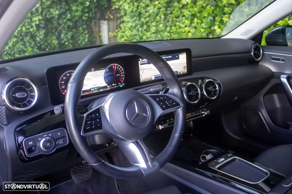 Mercedes-Benz A 250 Limousine e AMG Line - 8