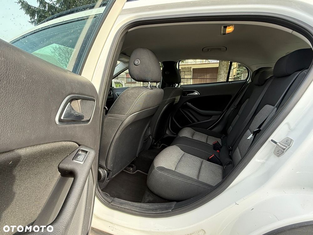 Mercedes-Benz GLA 200 d 7G-DCT Style - 27