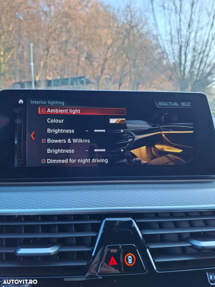 BMW Seria 5 550i xDrive - 18