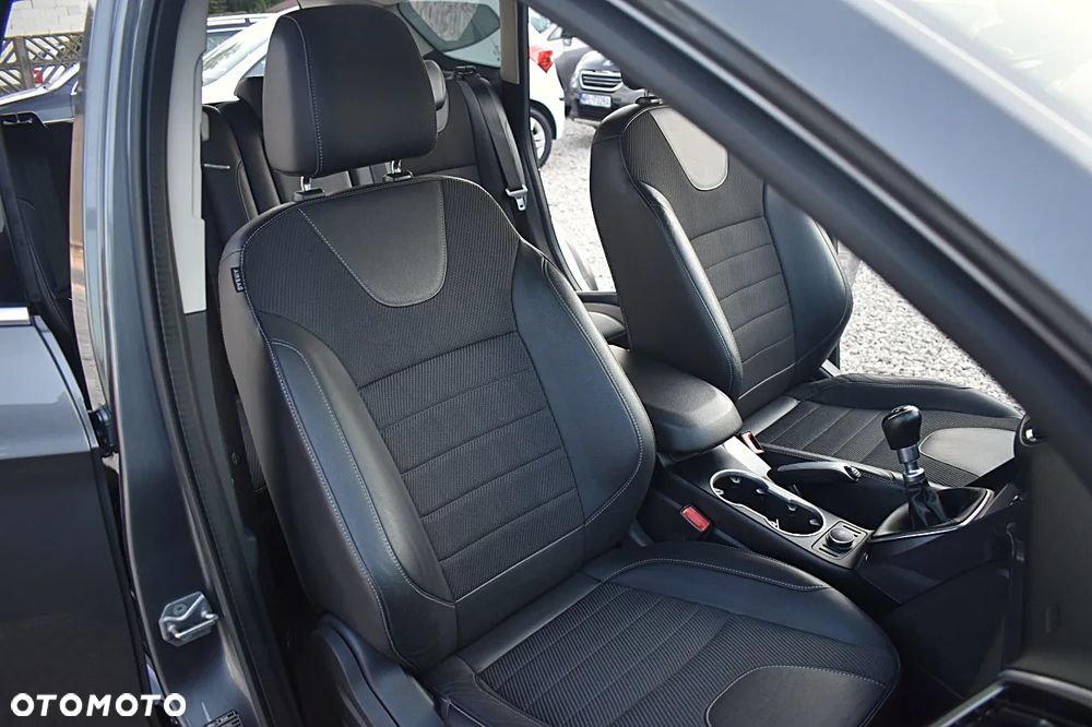 Ford Kuga 2.0 TDCi 2x4 Titanium - 22