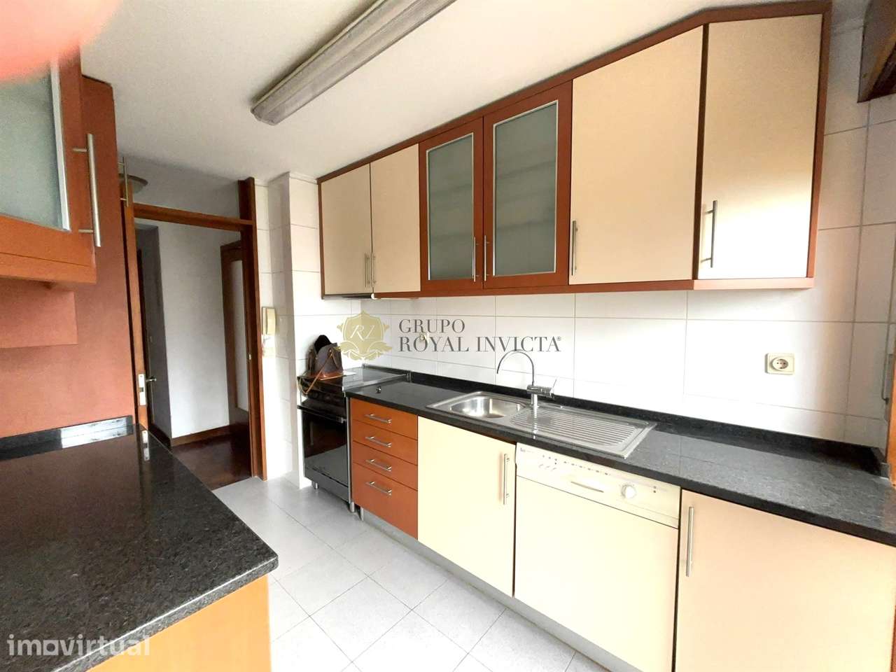 Apartamento T3  com Box Fechada e Varanda junto ao metro -  Senhora da - Grande imagem: 4/27