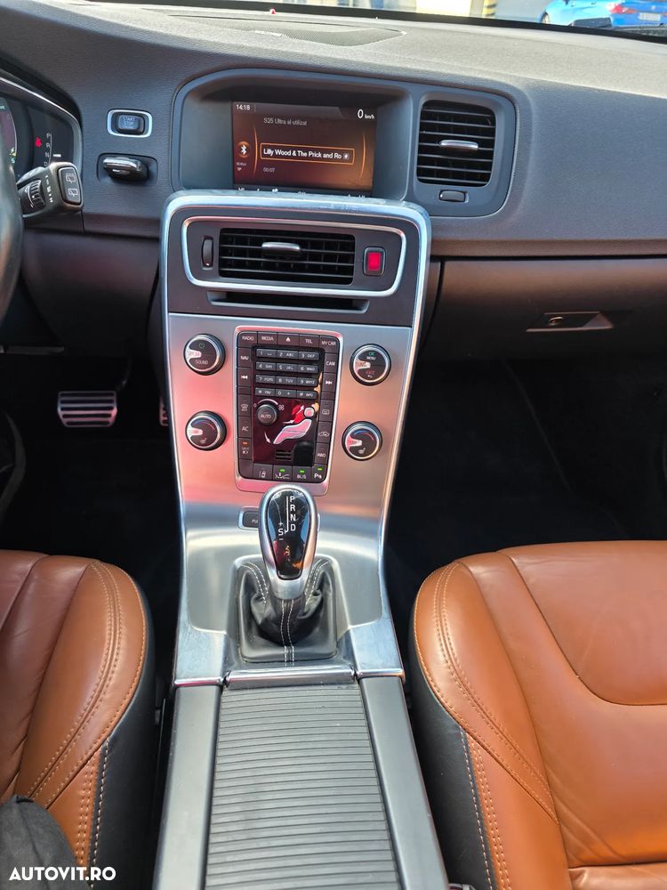 Volvo V60 D5 AWD Geartronic Momentum - 12