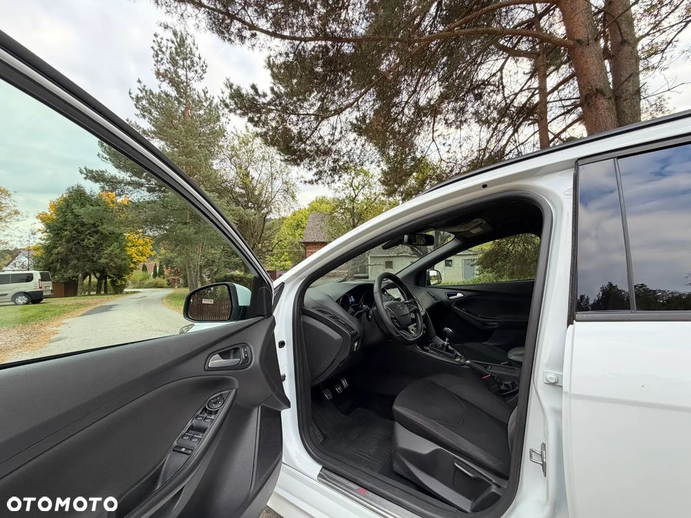 Ford Focus 1.5 EcoBoost ST-Line - 13