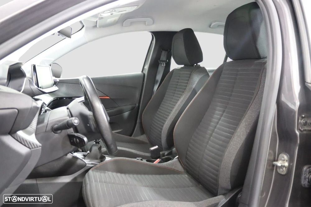 Peugeot 208 - 5