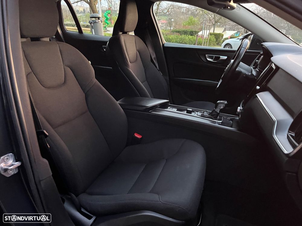 Volvo V60 2.0 D3 Momentum Plus Geartronic - 28