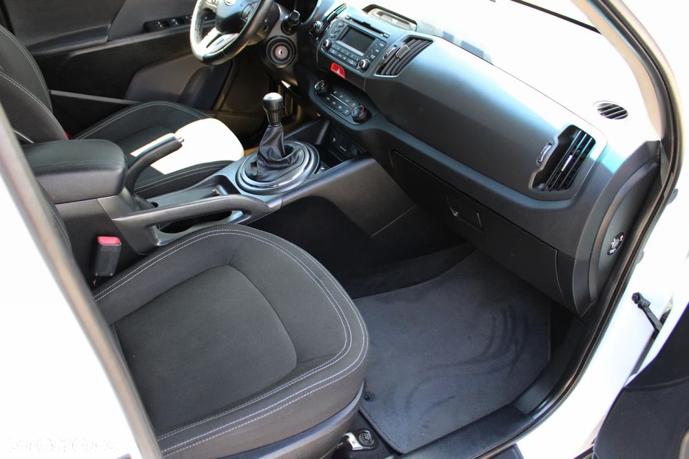 Kia Sportage 2.0 L - 8