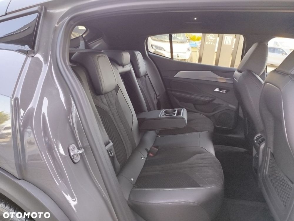 Peugeot 408 - 18