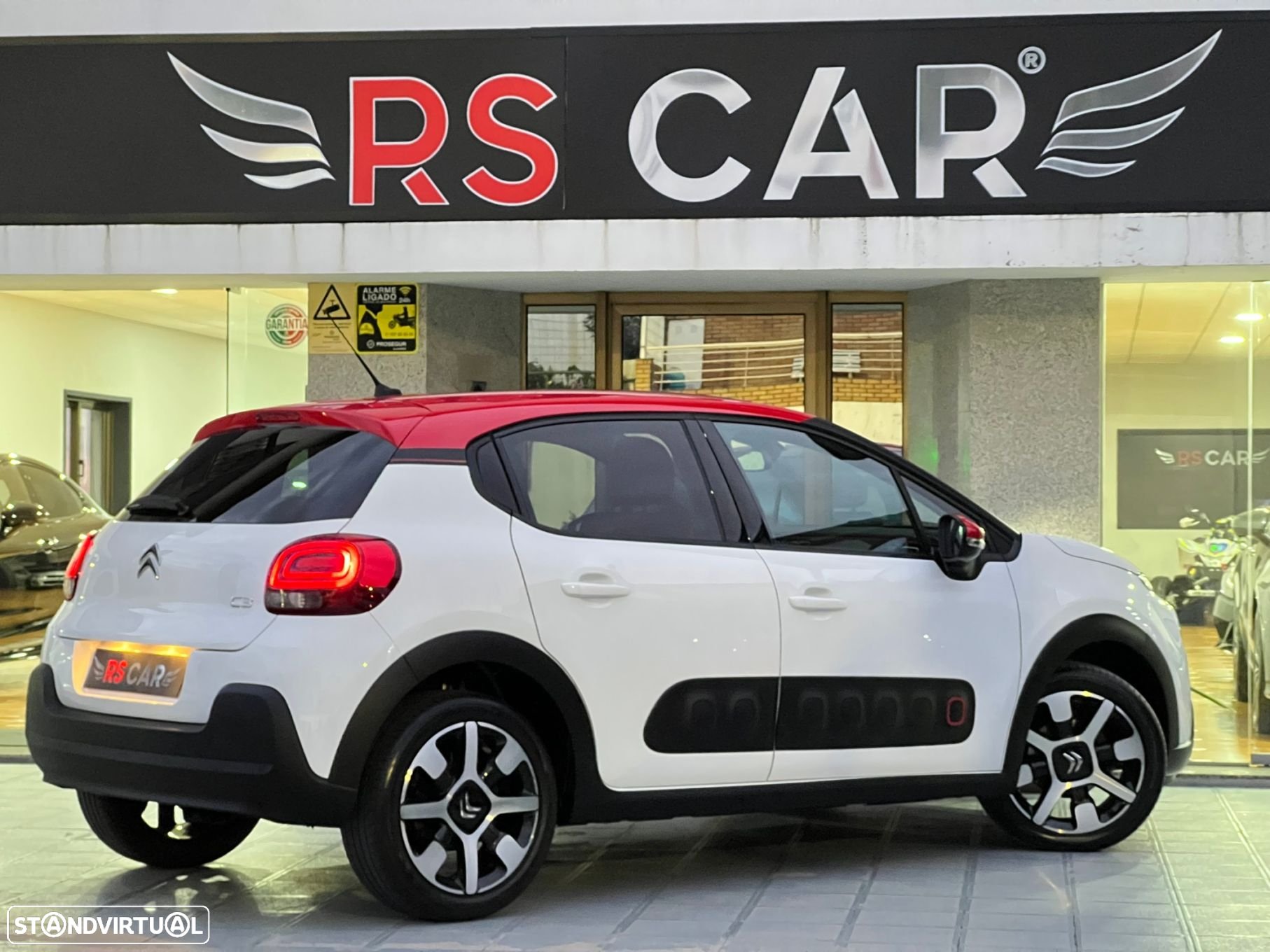 Citroën C3 1.2 PureTech Shine - 10