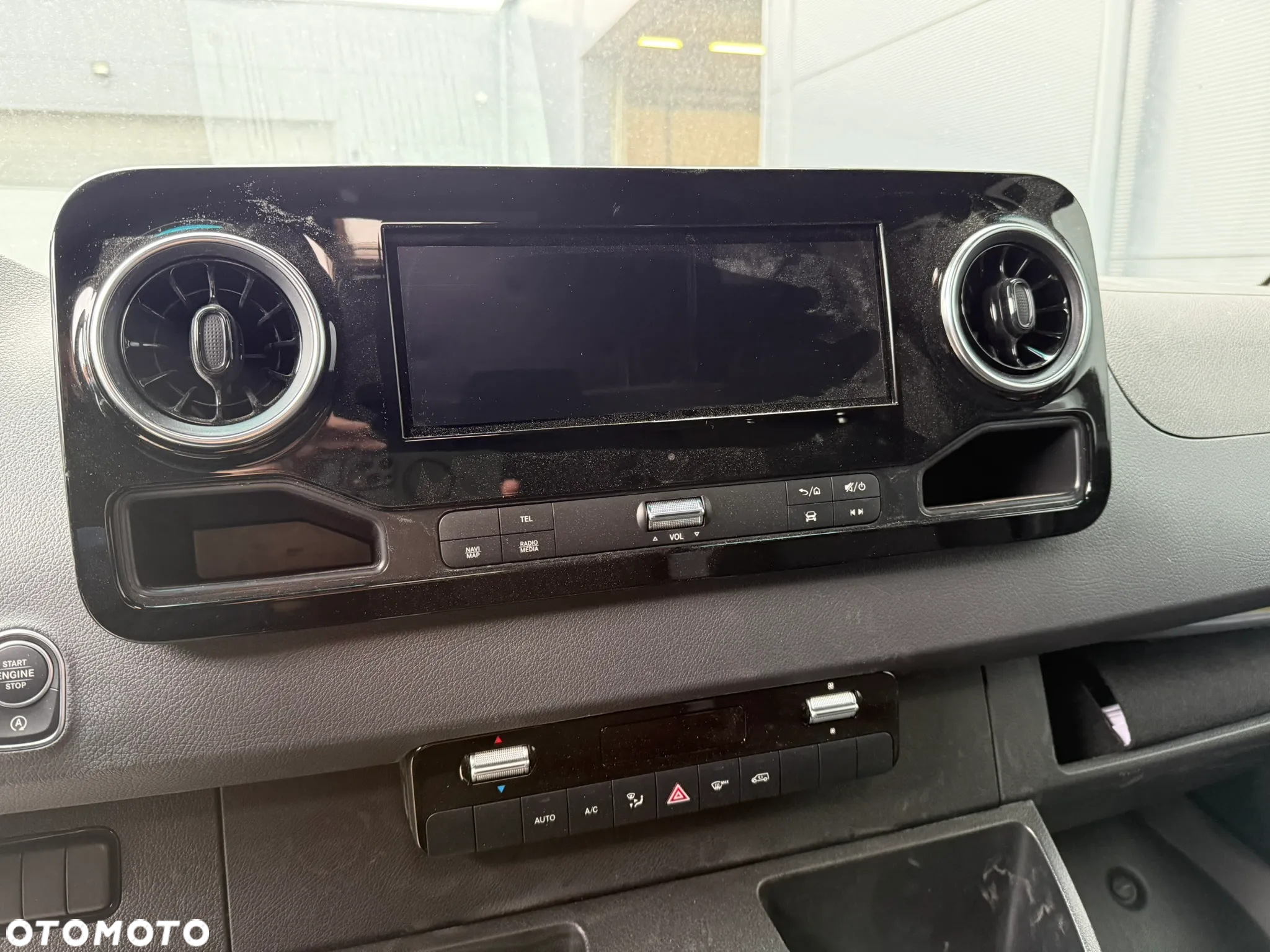 Mercedes-Benz Sprinter - 12
