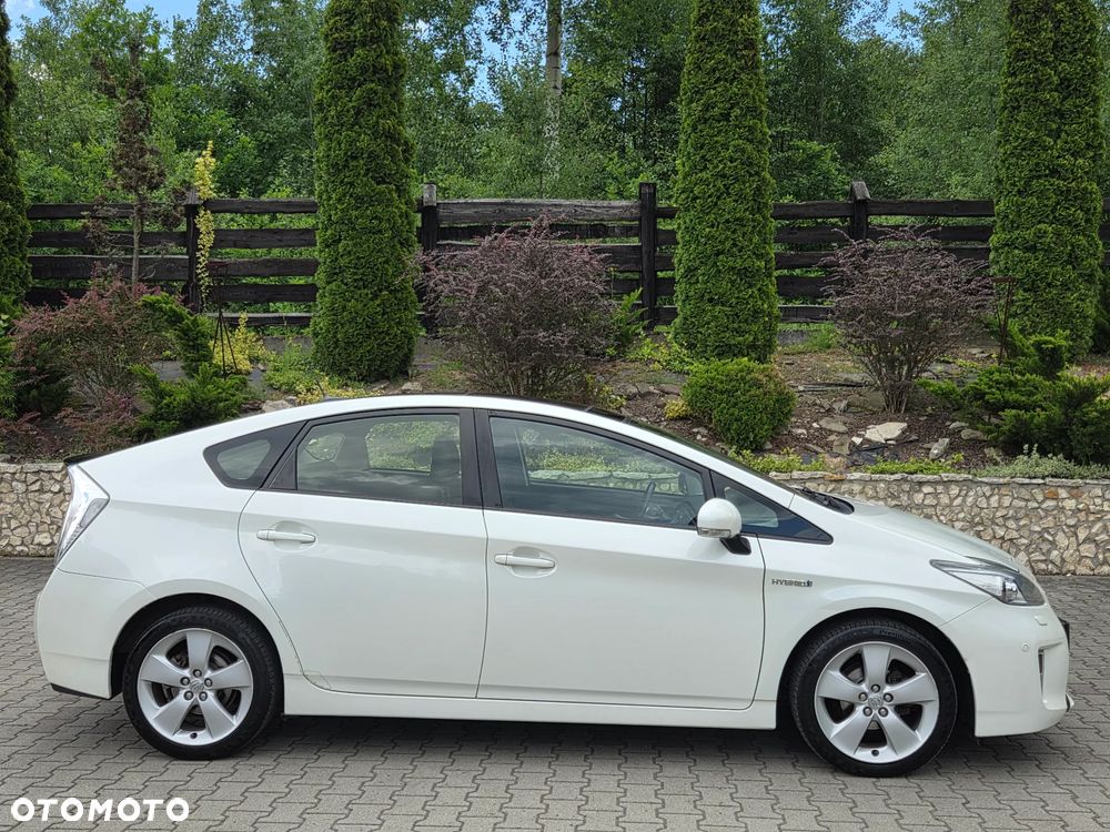 Toyota Prius (Hybrid) Executive - 10