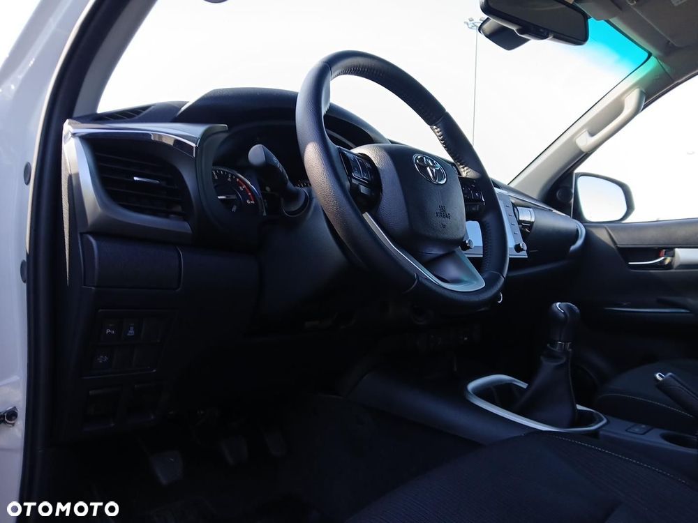 Toyota Hilux 2.8 D-4D Double Cab SR5 4x4 - 23