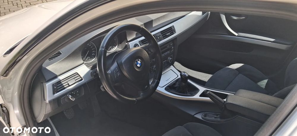 BMW Seria 3 318i Edition Sport - 10