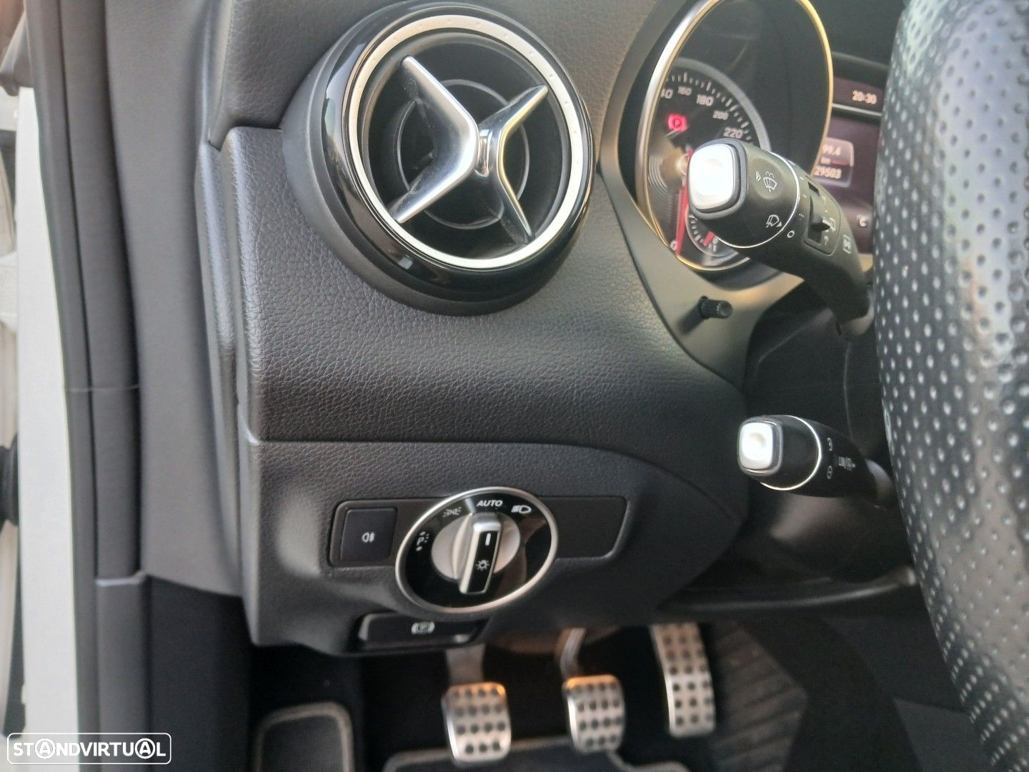 Mercedes-Benz CLA 200 d Shooting Brake - 21