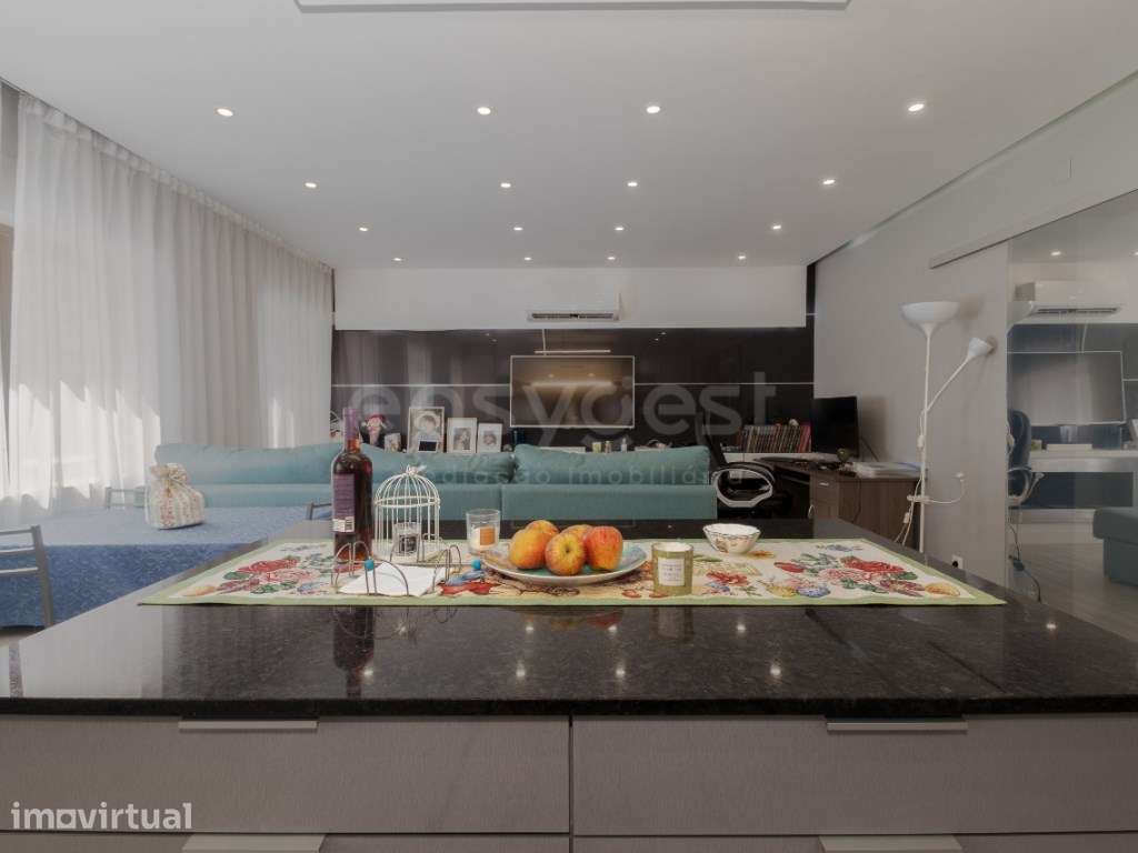 Apartamento T2 - Totalmente Remodelado com 85 m² - Excelente acabam... - Grande imagem: 2/16