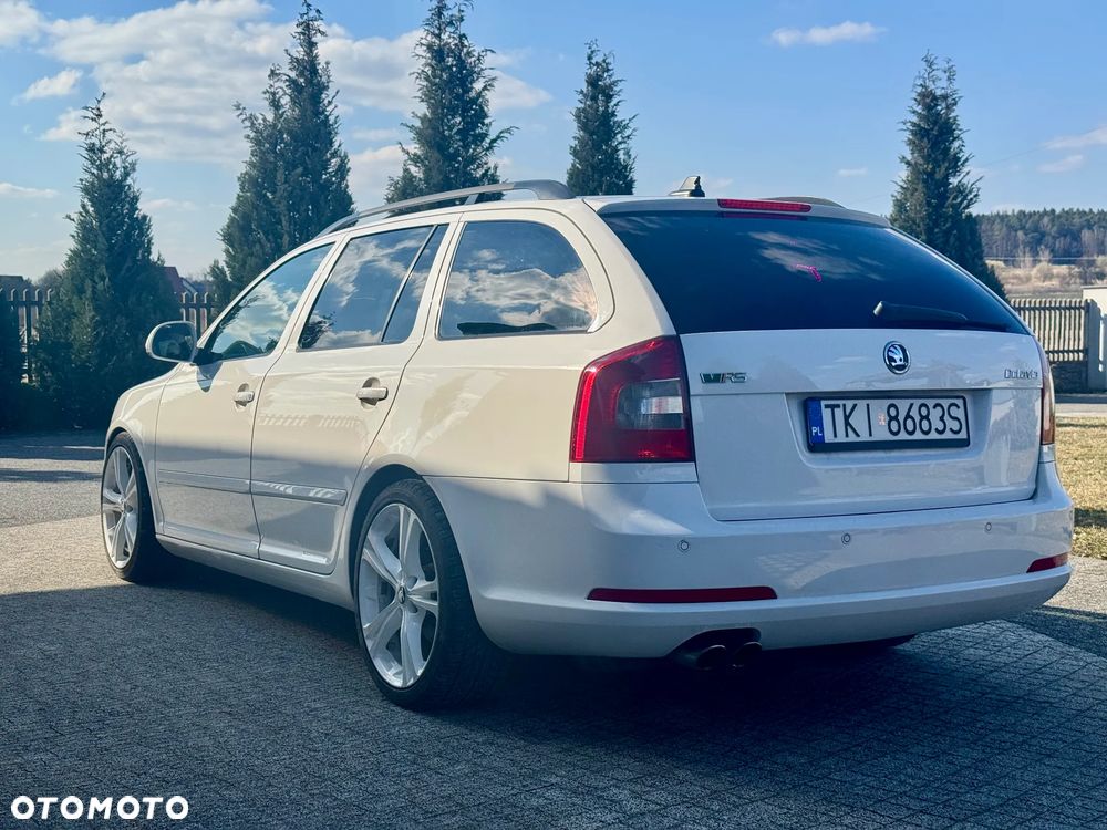 Skoda Octavia 2.0 TDI CR DPF DSG RS - 9