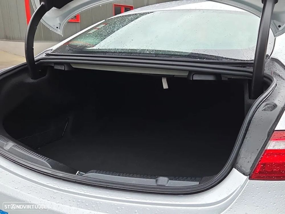 Mercedes-Benz E 220 d Aut. - 25