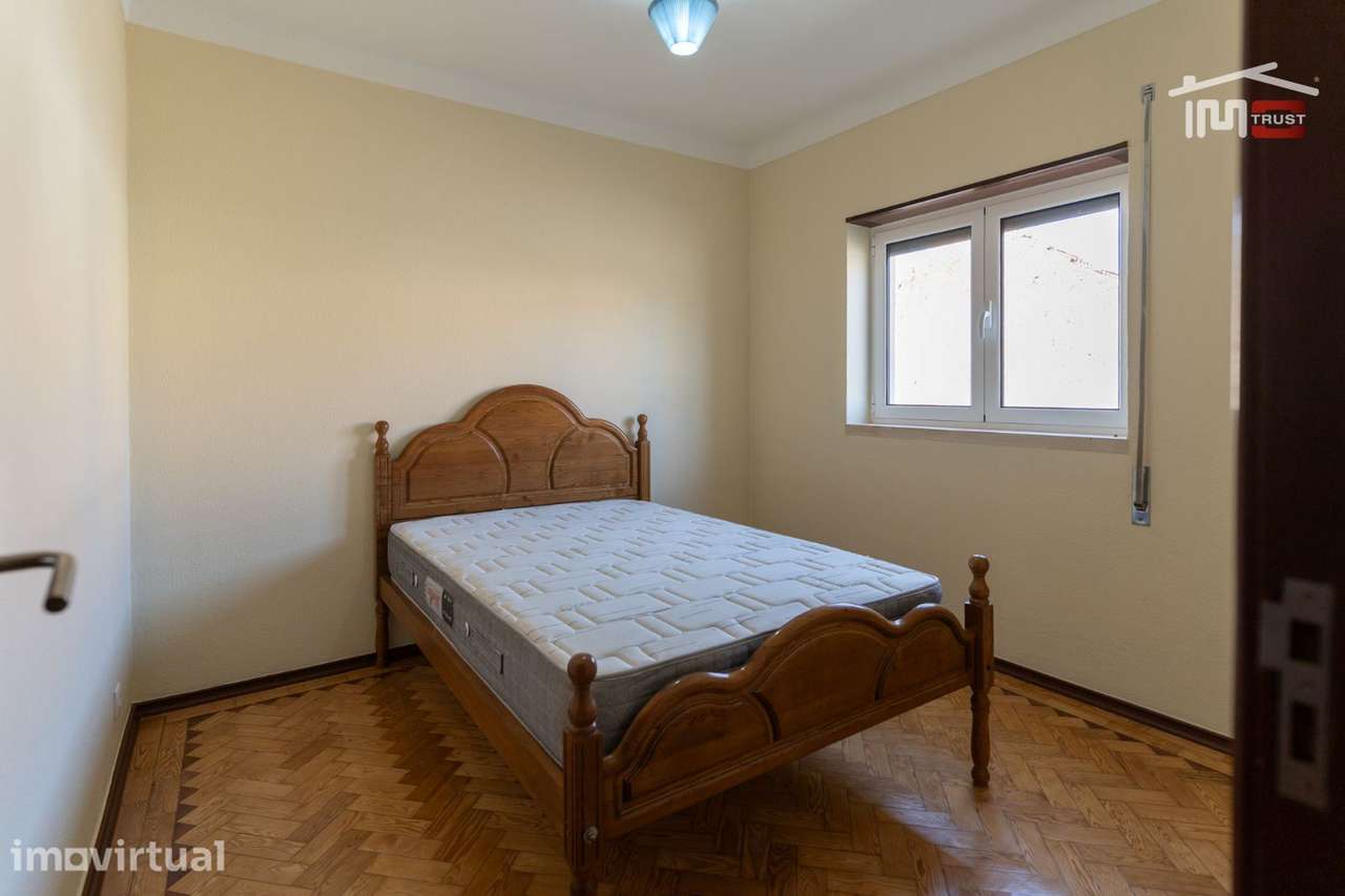 MORADIA T3 MOBILADA COM GARAGEM TERRAÇO E TERRENO DE CULTIVO E MOIT... - Grande imagem: 3/25