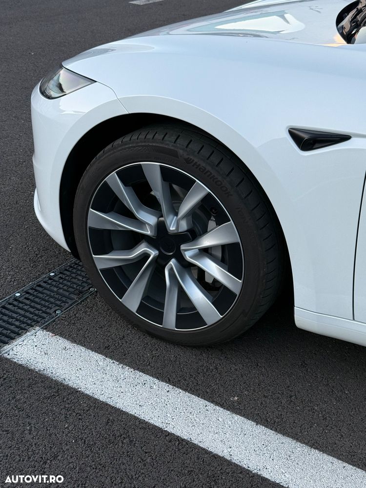 Tesla Model 3 - 11
