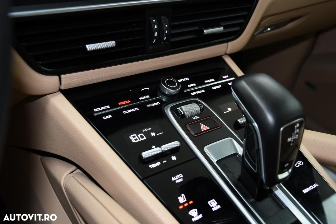 Porsche Cayenne Coupe E-Hybrid Tiptronic S Platinum Edition - 32