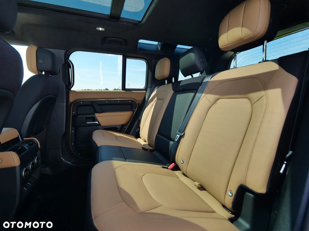 Land Rover Defender - 27